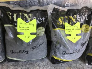 Sacs de 20 kg d'ardoises et de galets