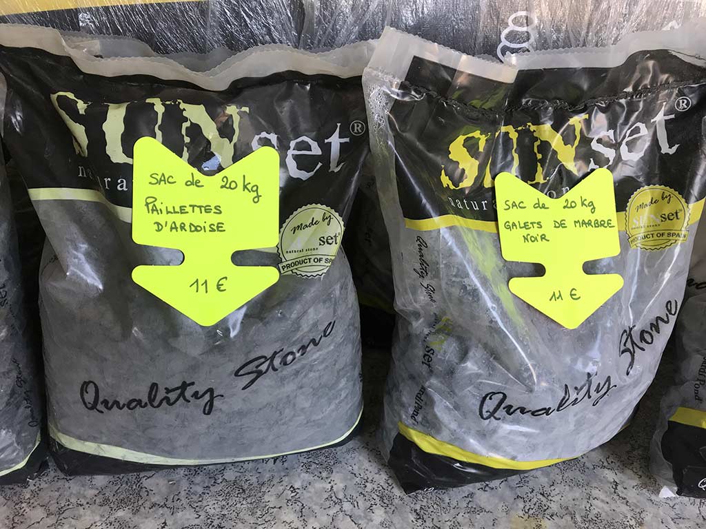 Sacs de 20 kg d'ardoises et de galets
